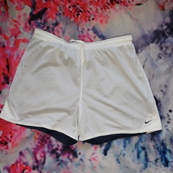 Nike Reversible Athletic Shorts 5" Inseam - Picture 4 of 9